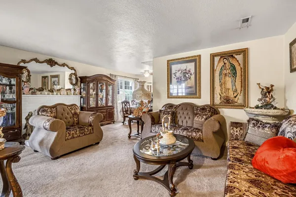 $589,000 | 907 South Rogers Lane, Fresno, CA 93727