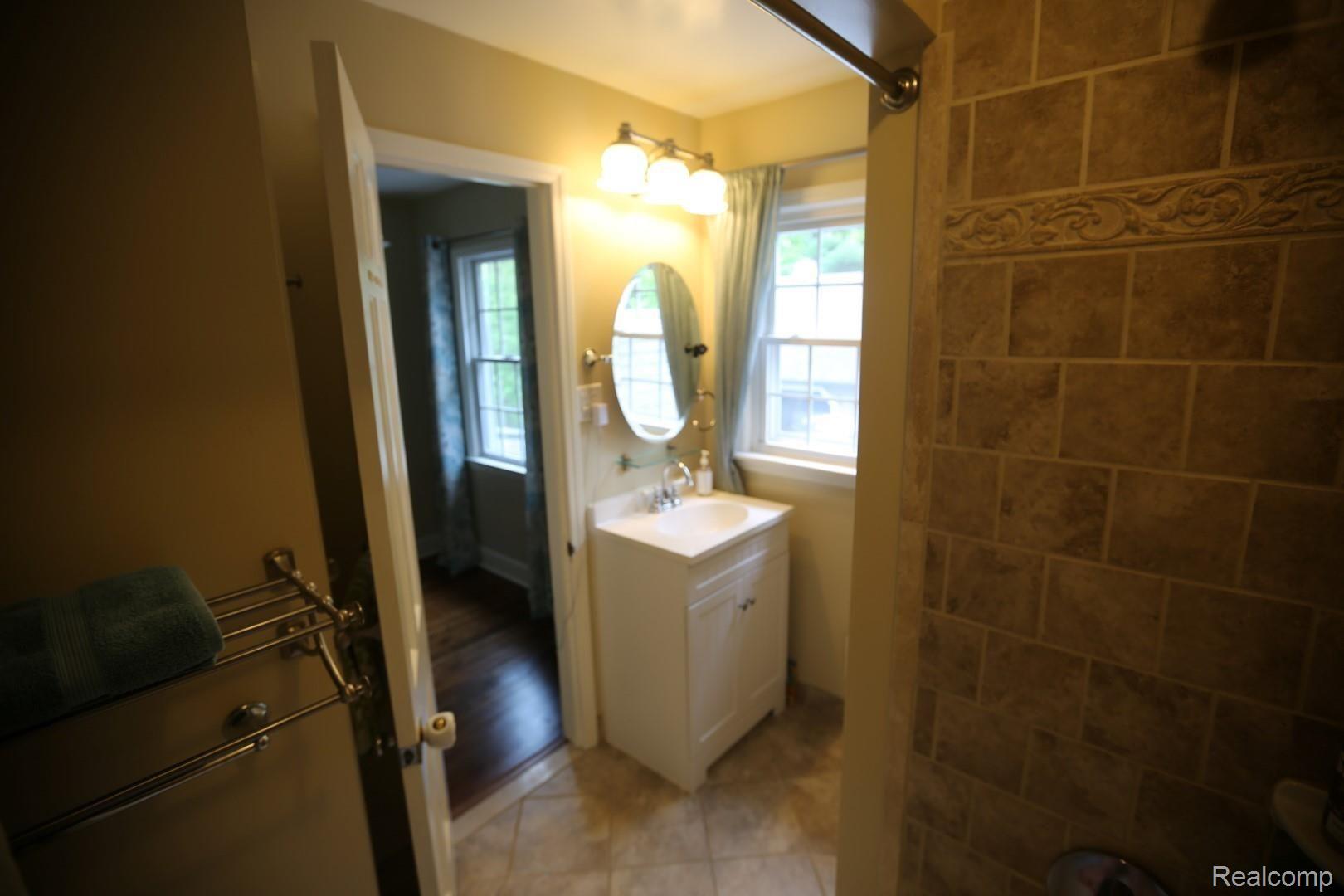480 Tiplady Road Pinckney, MI 48169 - Photo 32 of 55 full bath upstairs
