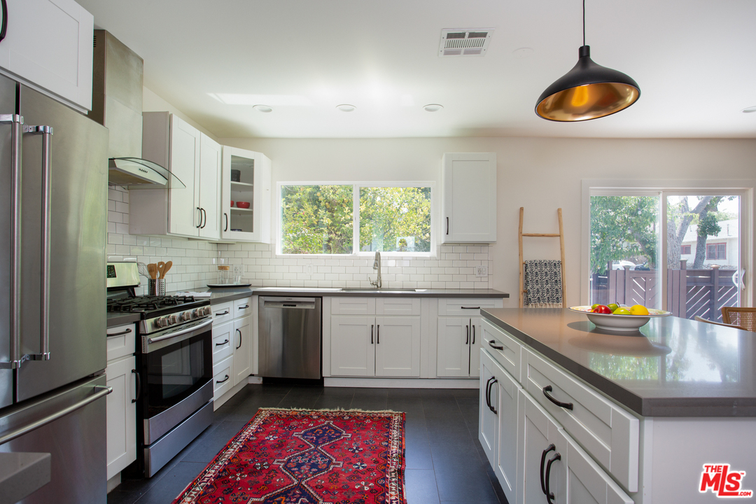1001 North Rampart Boulevard Los Angeles, CA 90026 - Photo 9 of 27