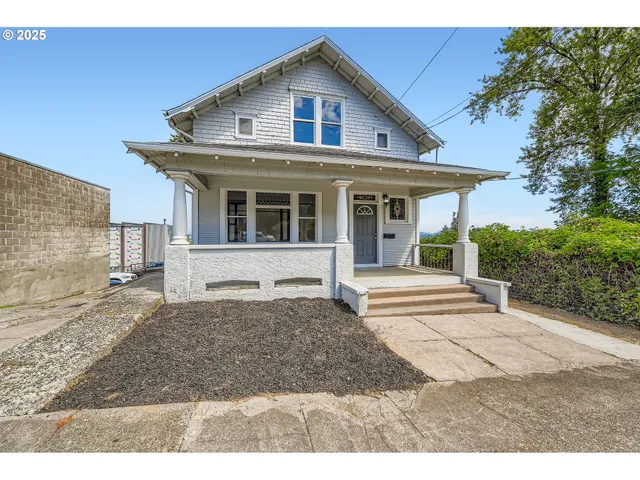 $599,000 | 4606 South Corbett Avenue, Portland, OR 97239