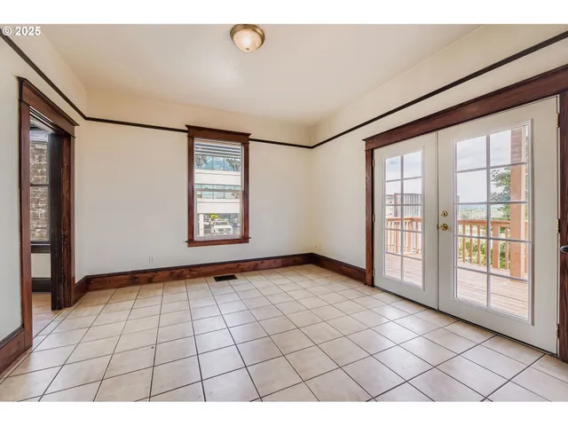 $599,000 | 4606 South Corbett Avenue, Portland, OR 97239