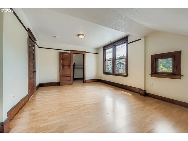 $599,000 | 4606 South Corbett Avenue, Portland, OR 97239