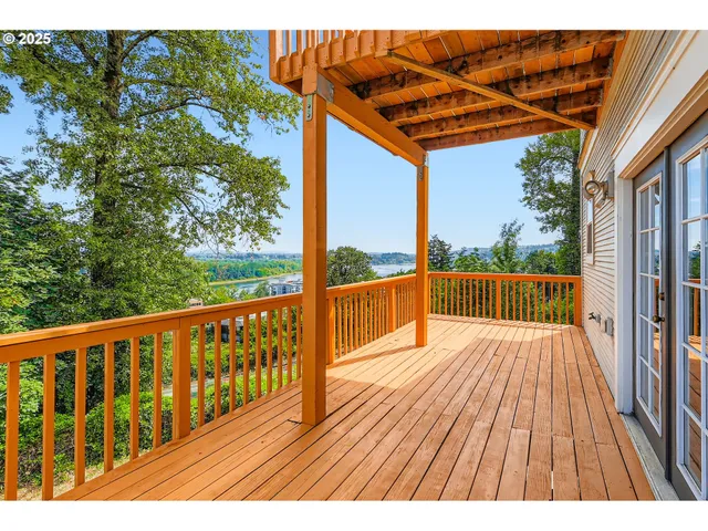 $599,000 | 4606 South Corbett Avenue, Portland, OR 97239