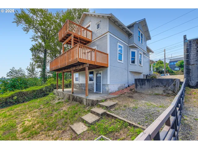 $599,000 | 4606 South Corbett Avenue, Portland, OR 97239