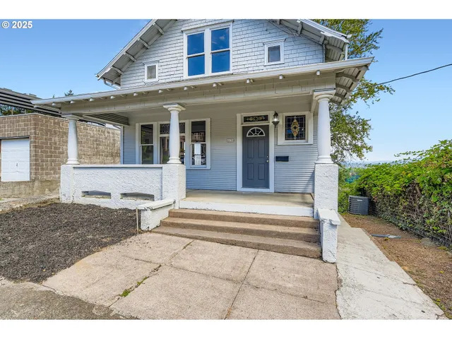 $599,000 | 4606 South Corbett Avenue, Portland, OR 97239