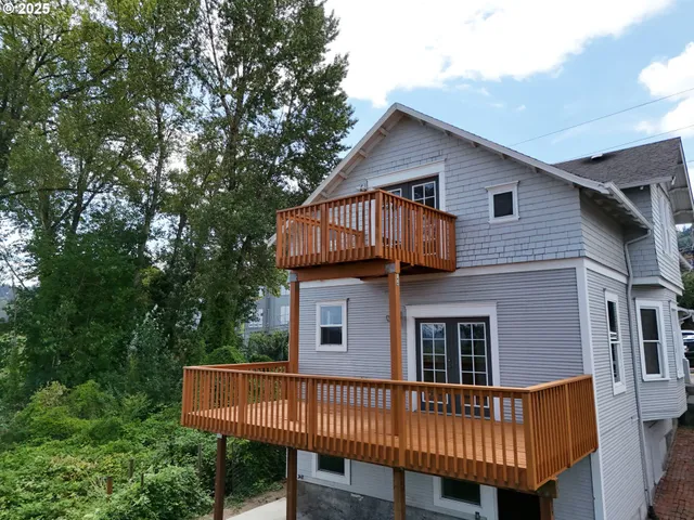 $599,000 | 4606 South Corbett Avenue, Portland, OR 97239