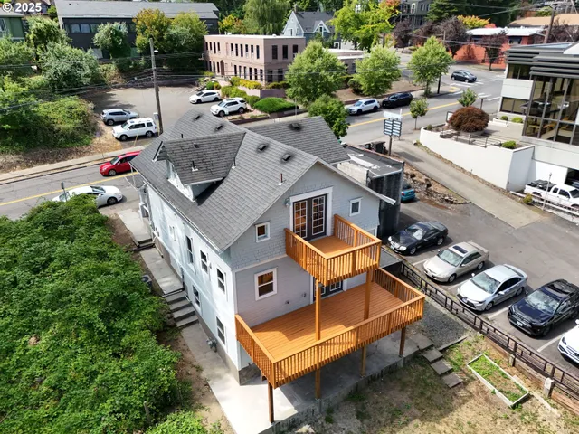 $599,000 | 4606 South Corbett Avenue, Portland, OR 97239