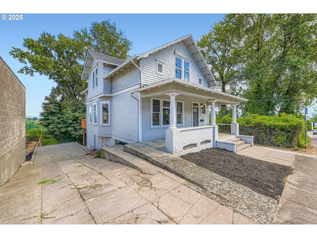 $599,000 | 4606 South Corbett Avenue, Portland, OR 97239