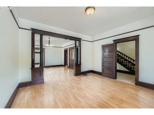 $599,000 | 4606 South Corbett Avenue, Portland, OR 97239