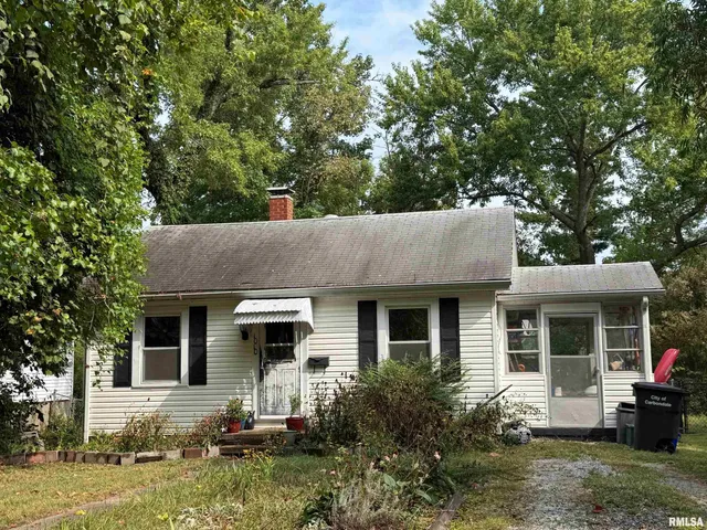 $102,500 | 1010 West Walkup Avenue, Carbondale, IL 62901