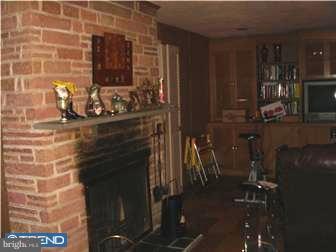 9223 Burbank Road Philadelphia, PA 19115 - Photo 4 of 12 Gallery Image 4