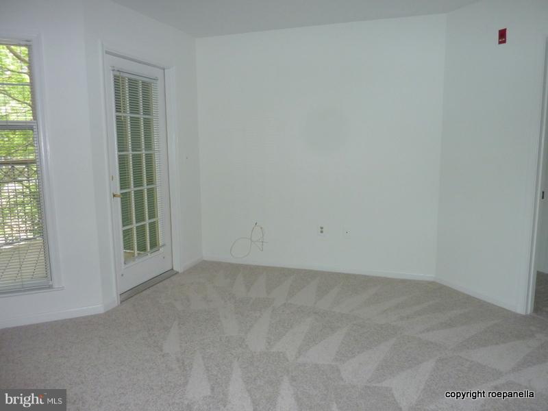 5575 Seminary Road, Unit 207 Falls Church, VA 22041 - Photo 10 of 24 Living Room