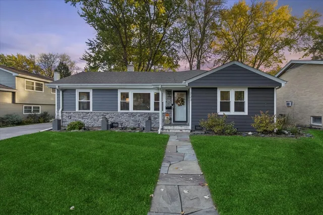 $515,000 | 223 West Glade Road, Palatine, IL 60067