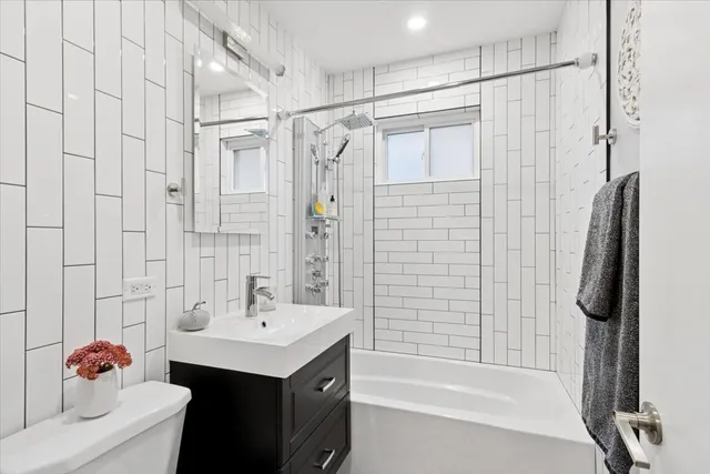 $515,000 | 223 West Glade Road, Palatine, IL 60067