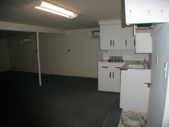 1013 Kenmore Road Rockford, IL 61108 - Photo 4 of 6 a utility room with dryer and washer