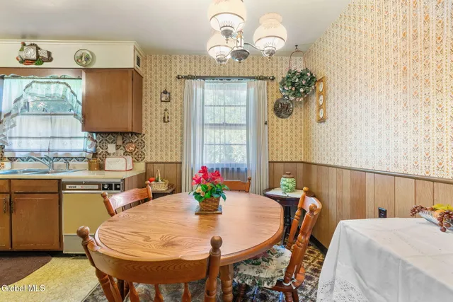 $244,500 | 1221 Houlton Avenue, Rotterdam, NY 12303