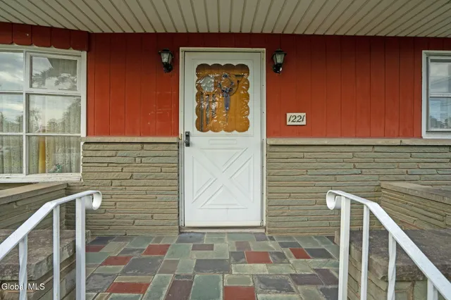 $244,500 | 1221 Houlton Avenue, Rotterdam, NY 12303