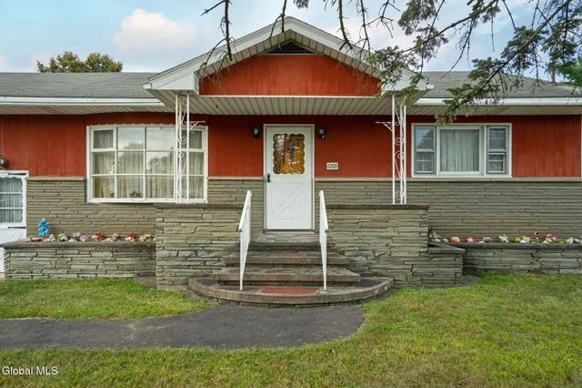 $244,500 | 1221 Houlton Avenue, Rotterdam, NY 12303