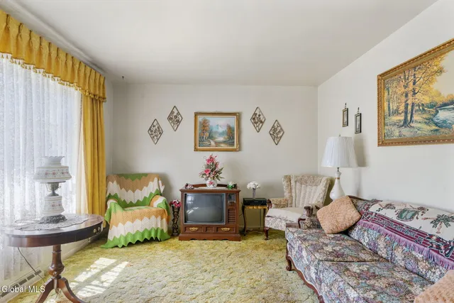 $244,500 | 1221 Houlton Avenue, Rotterdam, NY 12303