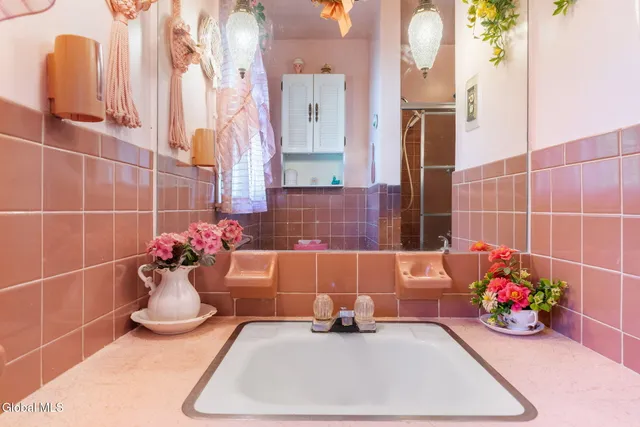 $244,500 | 1221 Houlton Avenue, Rotterdam, NY 12303