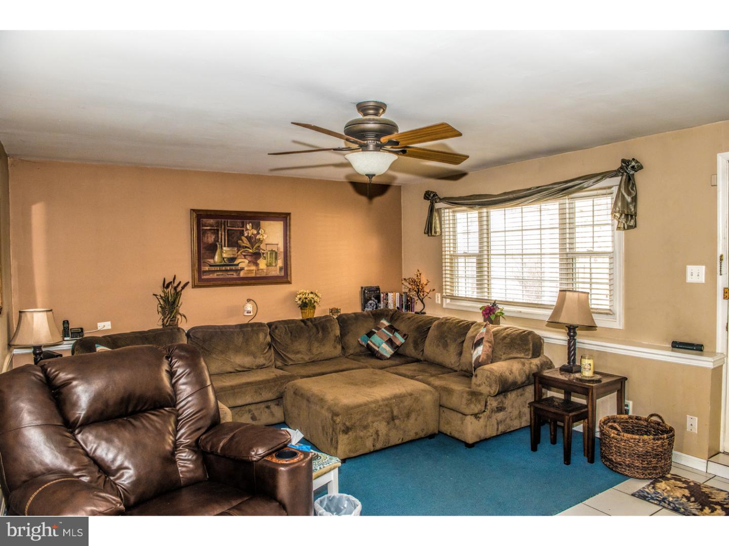 592 Kismet Road Philadelphia, PA 19115 - Photo 4 of 25