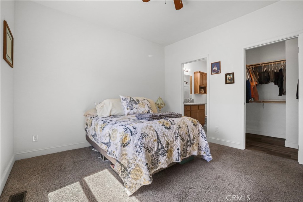 1700 South State Street, Unit 19 Hemet, CA 92543 - Photo 20 of 34 a bedroom with a bed and dresser