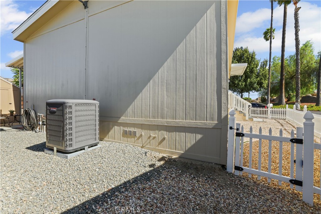 1700 South State Street, Unit 19 Hemet, CA 92543 - Photo 33 of 34 a view of a house with a balcony
