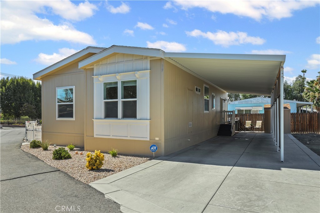 1700 South State Street, Unit 19 Hemet, CA 92543 - Photo 7 of 34 a view of a house with a patio