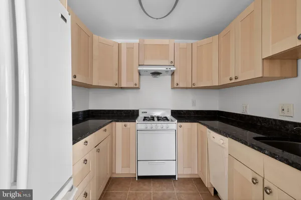 $1,900 | 1954 Kennedy Drive, Unit 102, McLean, VA 22102