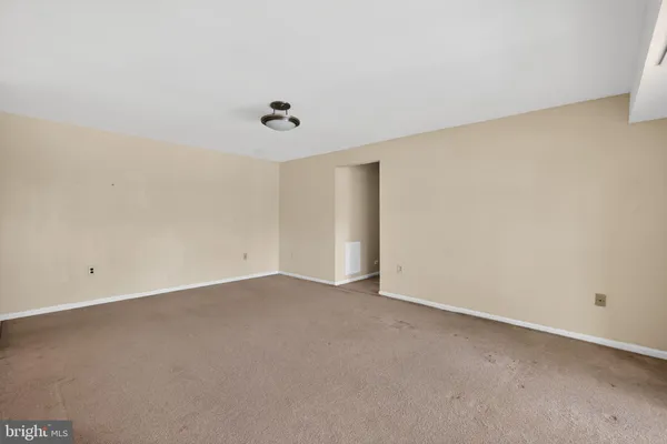 $1,900 | 1954 Kennedy Drive, Unit 102, McLean, VA 22102