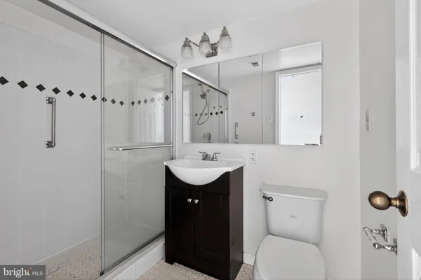 $1,900 | 1954 Kennedy Drive, Unit 102, McLean, VA 22102