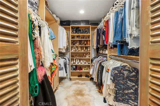 a view of a house with a big yard