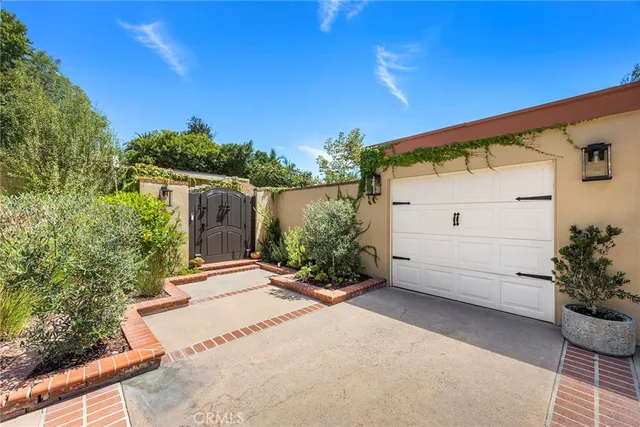 a backyard of a house with plants and trees