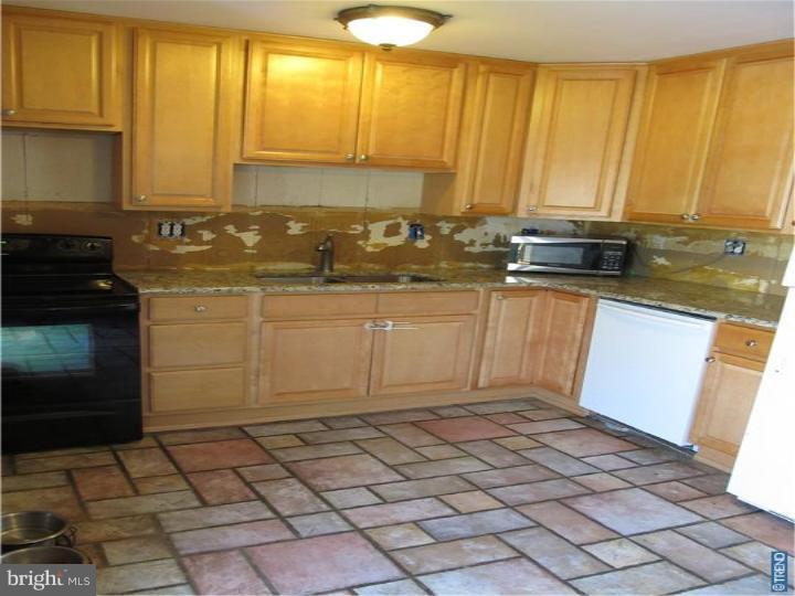 26 Gardenia Road Levittown, PA 19057 - Photo 3 of 9 Kitchen
