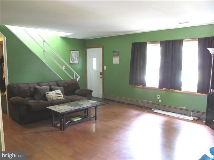 26 Gardenia Road Levittown, PA 19057 - Photo 4 of 9 Living Room