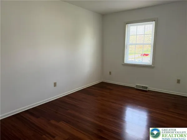 $339,900 | 1004 Briarwood Drive, Bethlehem, PA 18020