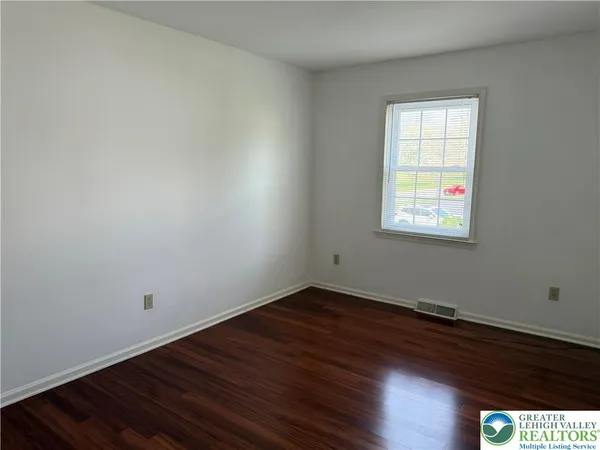 $339,900 | 1004 Briarwood Drive, Bethlehem, PA 18020