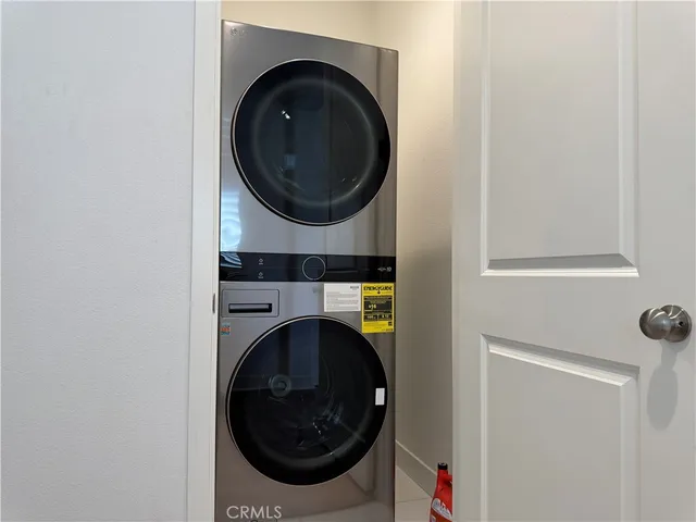 a close up view of a washer and dryer