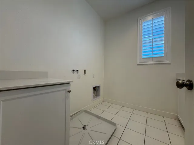 a view of utility room