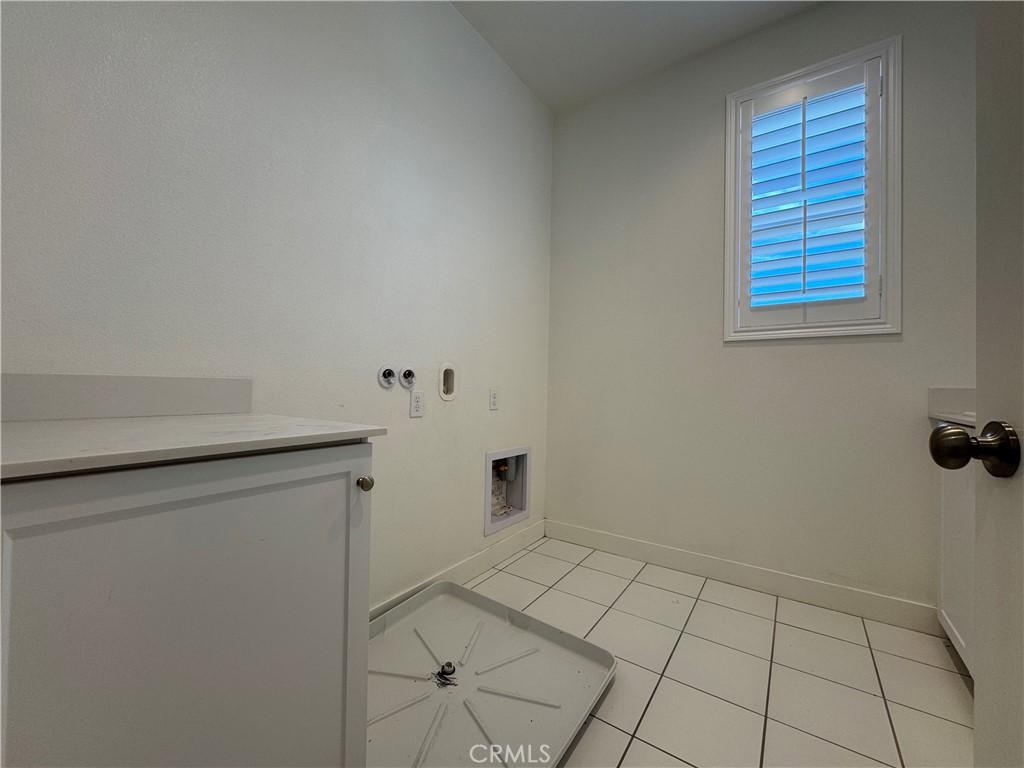 13562 Pointer Court Riverside, CA 92503 - Photo 30 of 42 a view of utility room