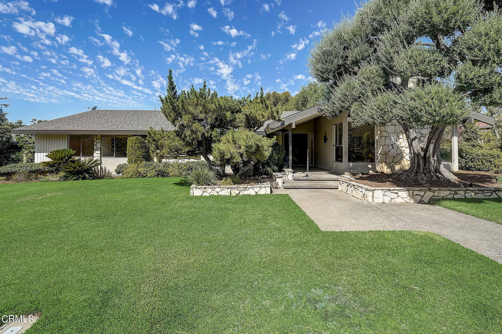 a view of a house with a back yard