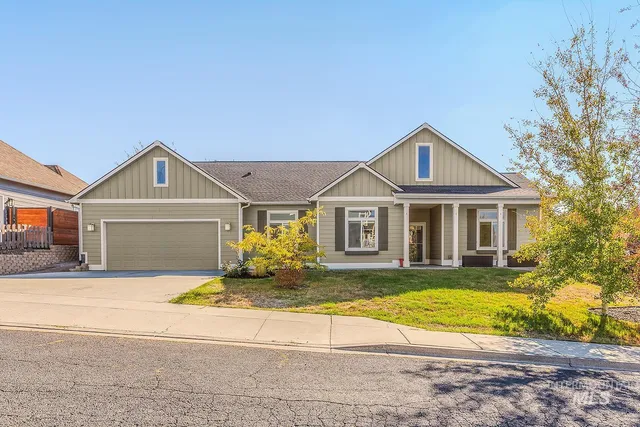 $575,000 | 815 Northwest Valley View Drive, Pullman, WA 99163