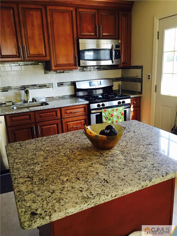 12 Wilk Road Edison, NJ 08837 - Photo 2 of 10 Gallery Image 2