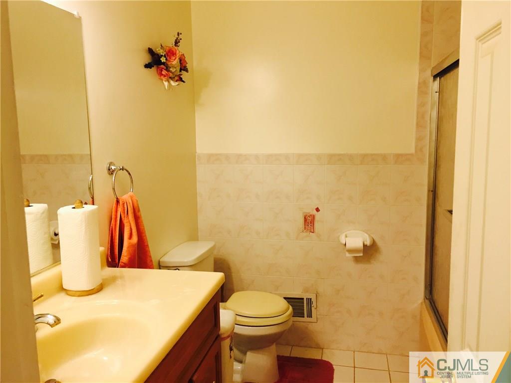 12 Wilk Road Edison, NJ 08837 - Photo 9 of 10 Gallery Image 9