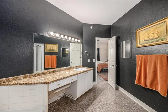 $329,500 | 11613 Tomahawk Creek Parkway, Unit E, Leawood, KS 66211