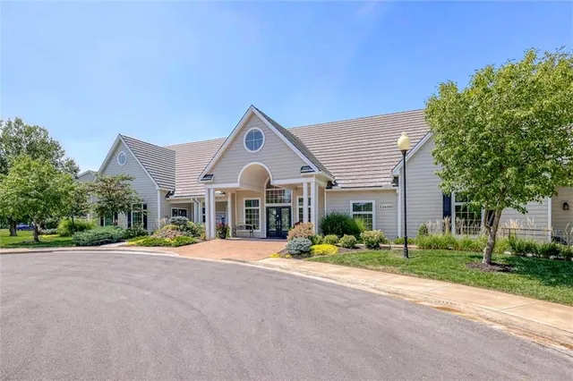 $329,500 | 11613 Tomahawk Creek Parkway, Unit E, Leawood, KS 66211