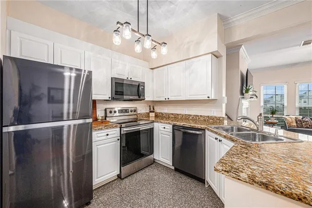 $329,500 | 11613 Tomahawk Creek Parkway, Unit E, Leawood, KS 66211