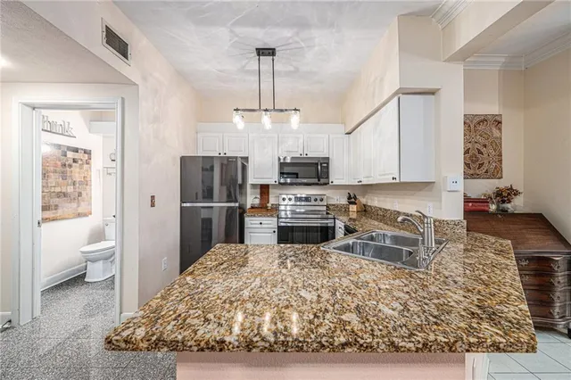 $329,500 | 11613 Tomahawk Creek Parkway, Unit E, Leawood, KS 66211