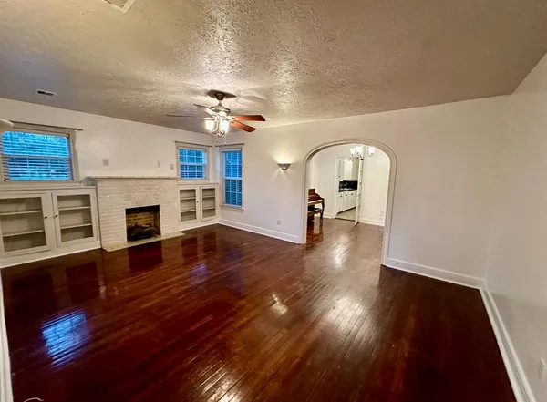 $1,675 | 212 West Hunnicutt Street, Unit 1, Baytown, TX 77520