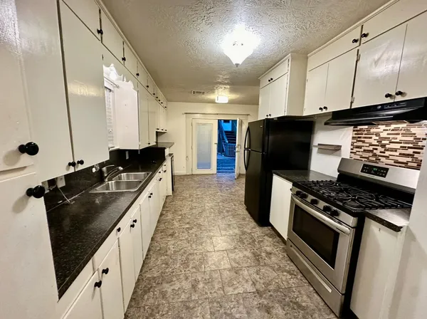 $1,675 | 212 West Hunnicutt Street, Unit 1, Baytown, TX 77520